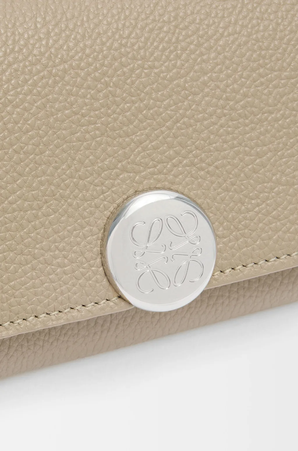 Pebble Trifold Wallet In Pebble Grain Calfskin