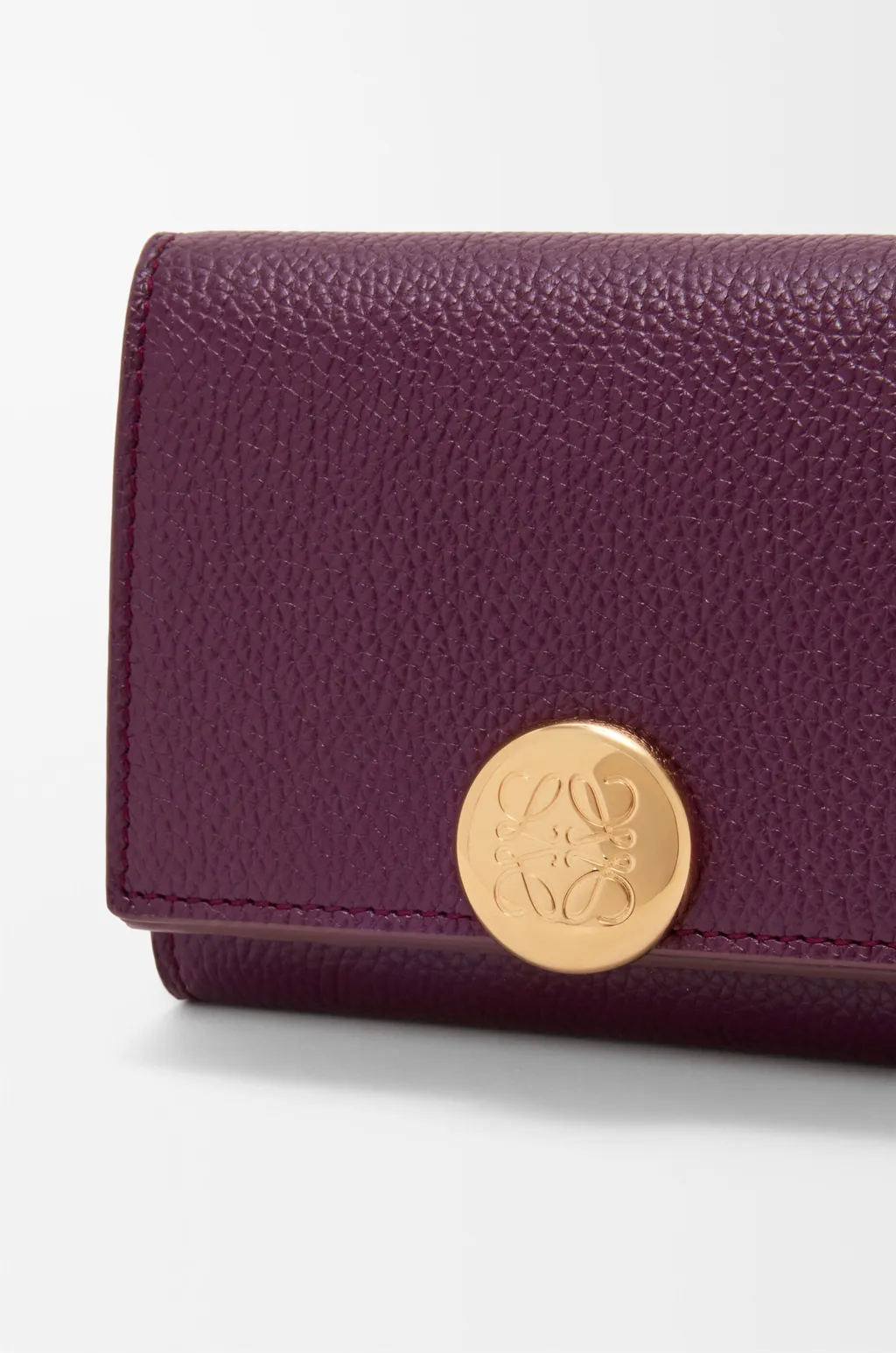 Pebble Trifold Wallet In Pebble Grain Calfskin
