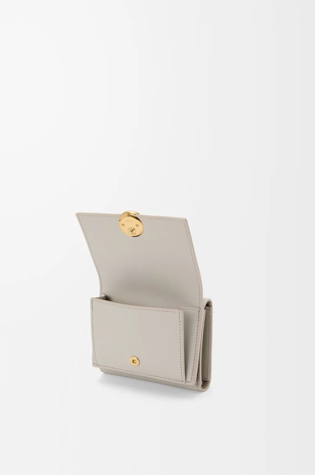 Pebble Trifold Wallet In Shiny Nappa Calfskin