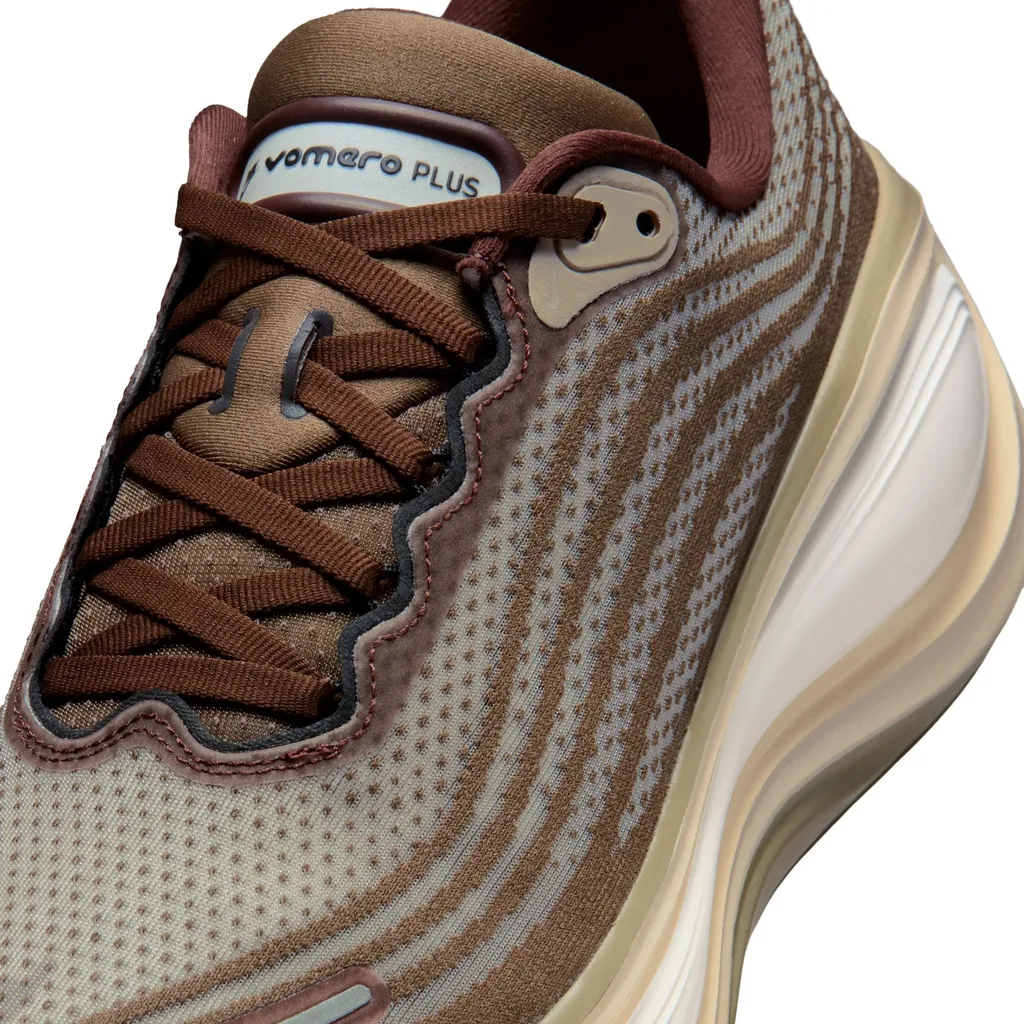 Nike Vomero Plus Qs