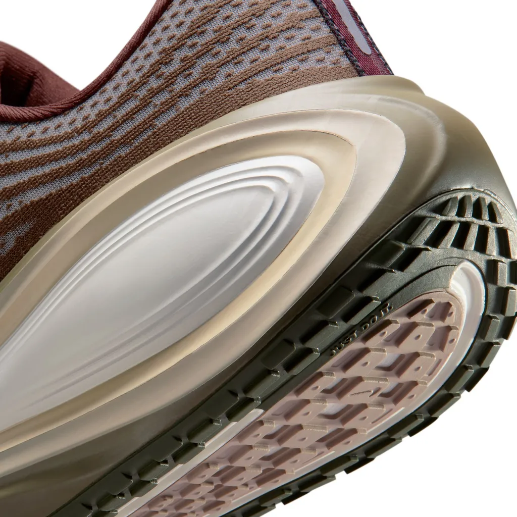 Nike Vomero Plus Qs