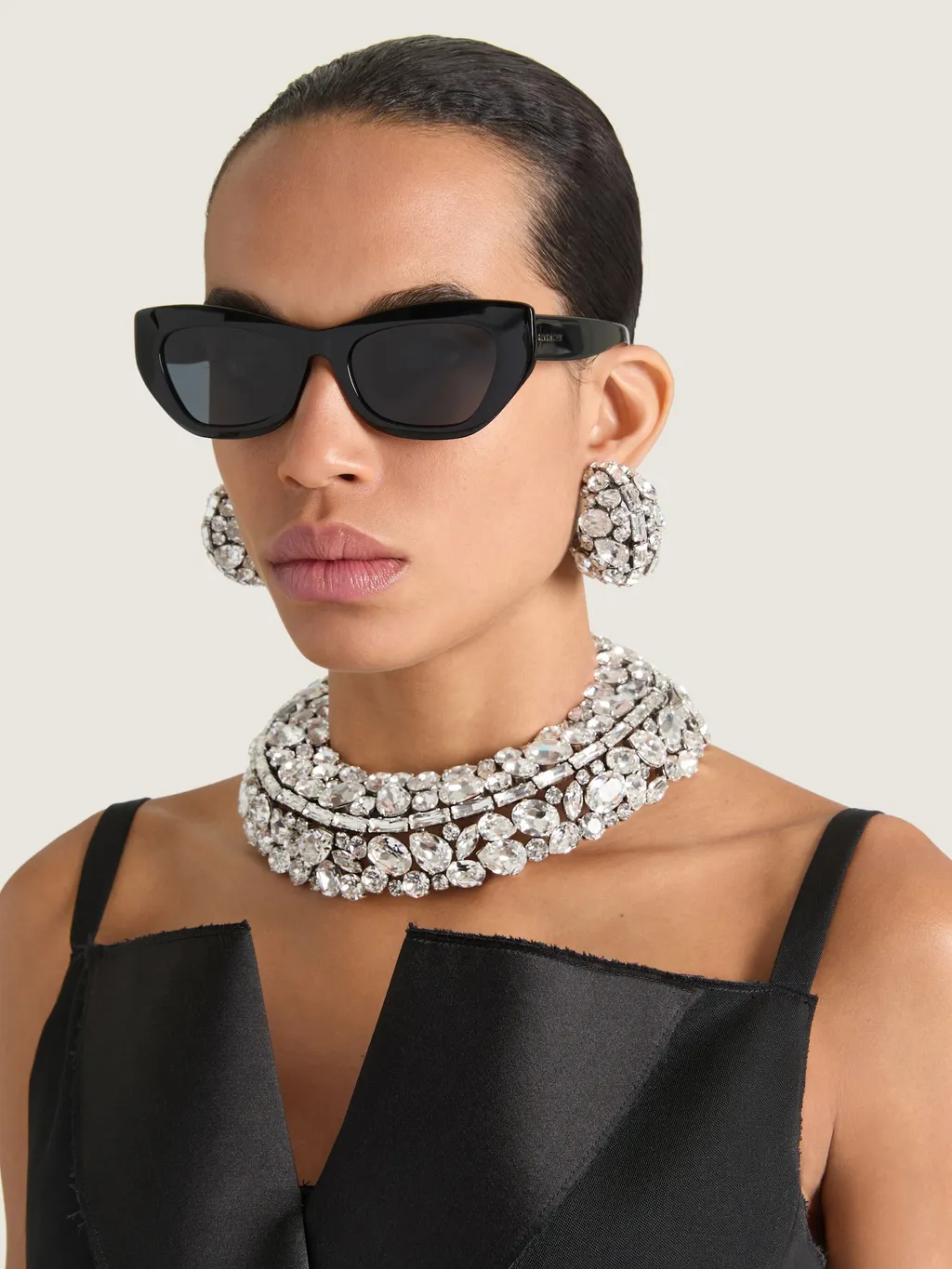 Bold Crystals Torque Necklace In Metal And Crystals