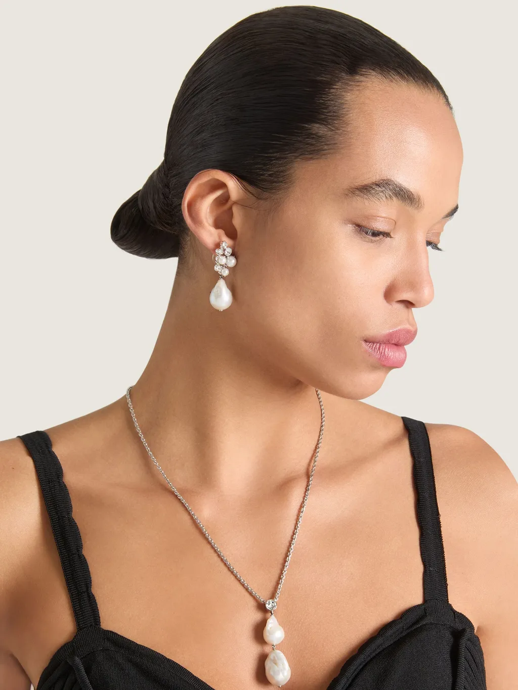 Crystal Pearl Asymmetric Earrings In Metal, Crystals And Pearls