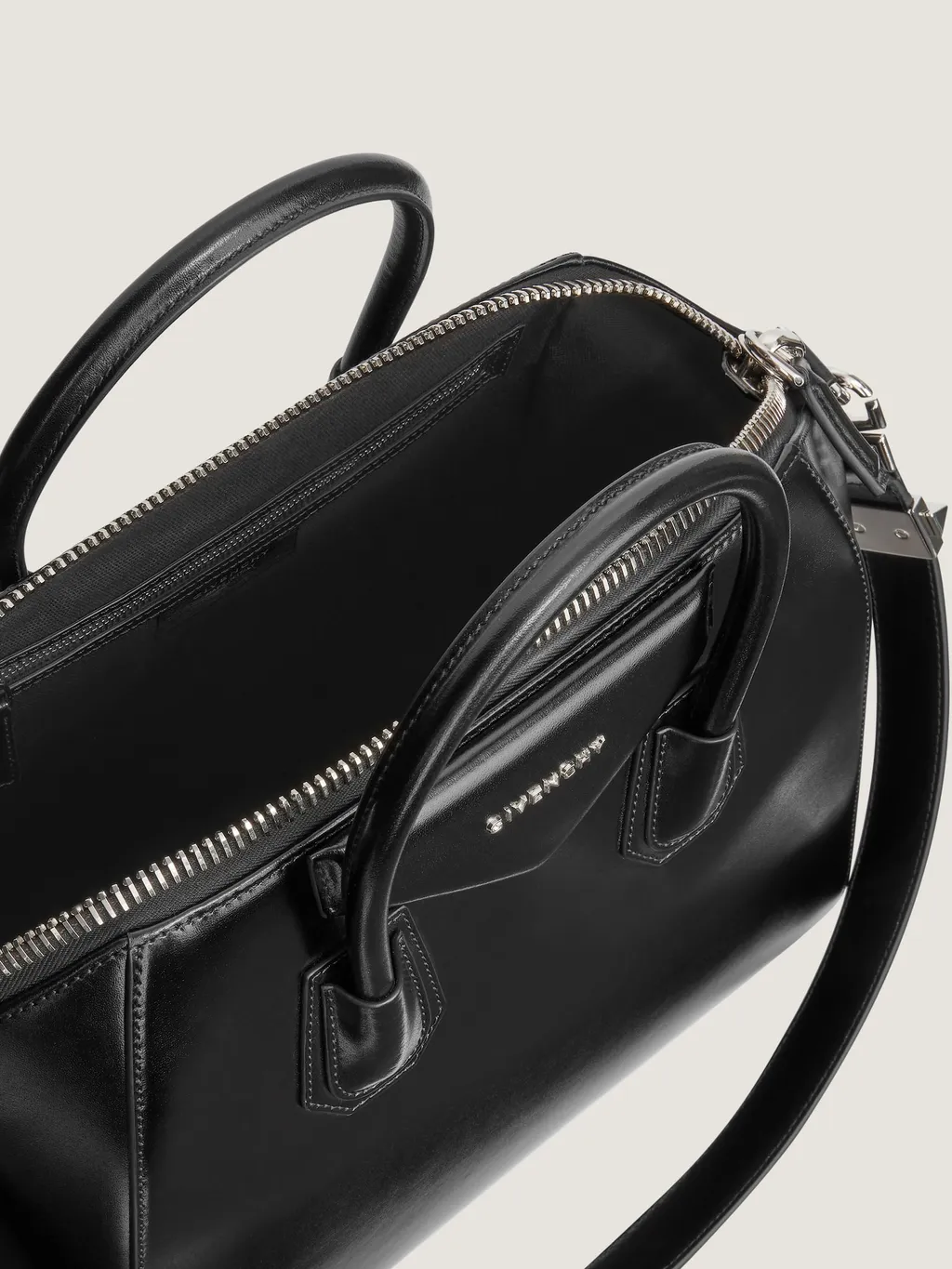 Medium Antigona Bag
