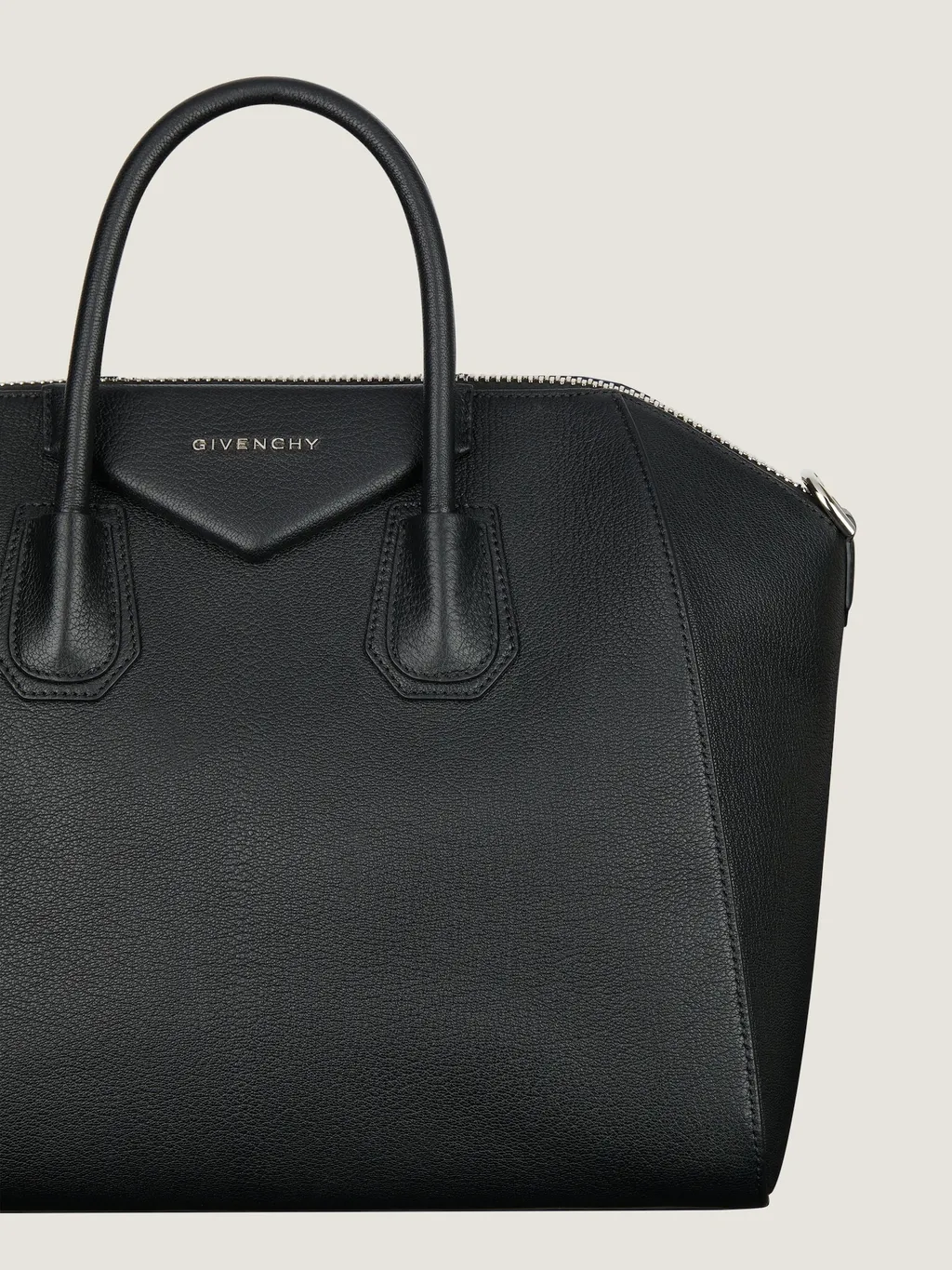 Medium Antigona Bag In Grained Leather