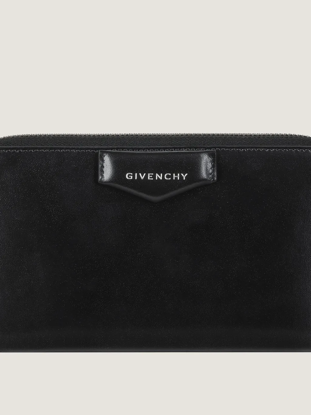 Antigona Zipped Wallet In Box Leather