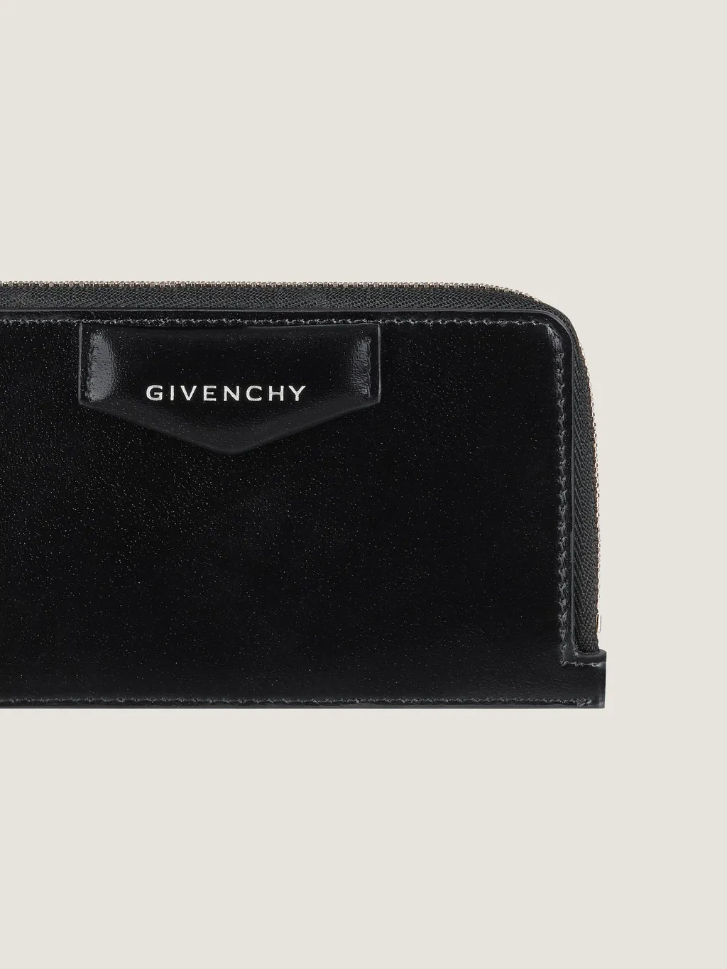 Antigona Zipped Card Holder In Box Leather