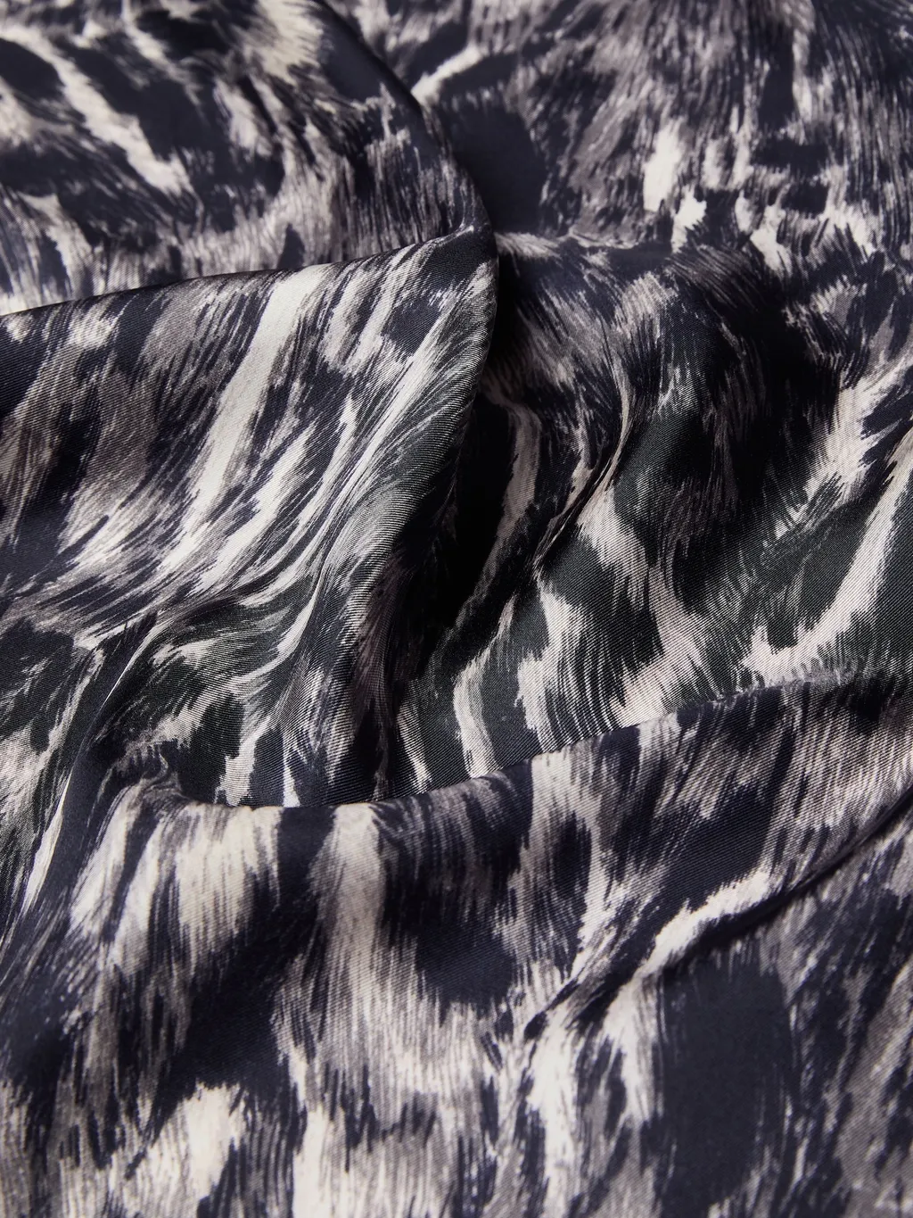 Square In Silk With Animal Print