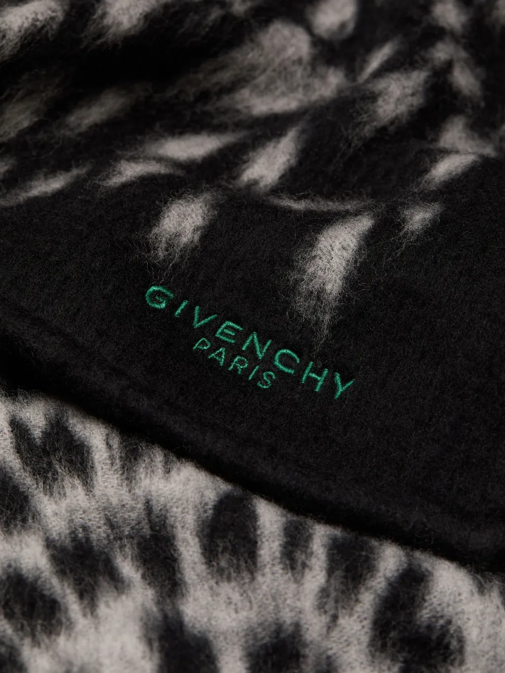 Scarf In Wool Jacquard With Animal Print