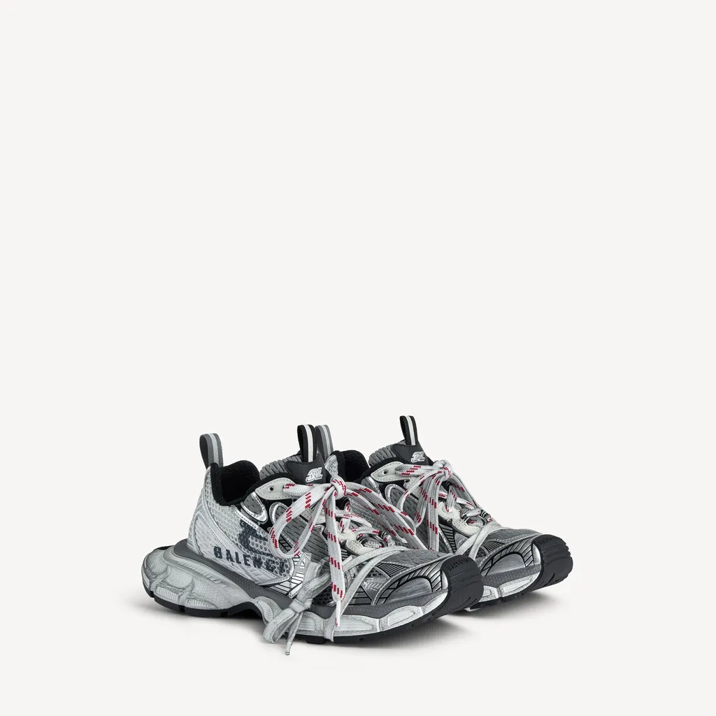 3Xl Split Logo Sneaker