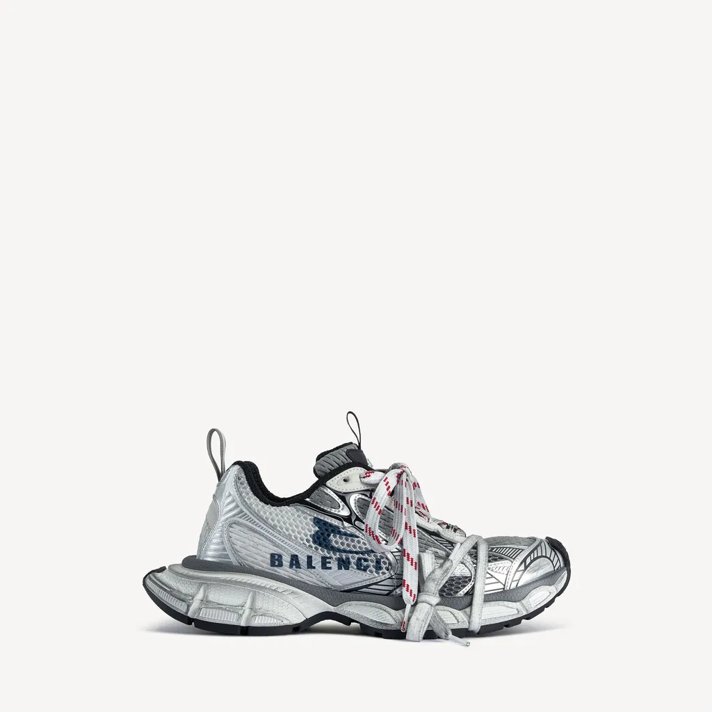 3Xl Split Logo Sneaker