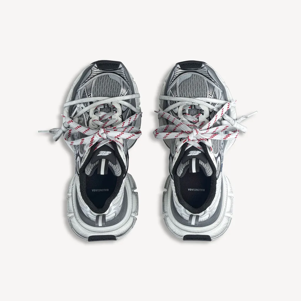 3Xl Split Logo Sneaker
