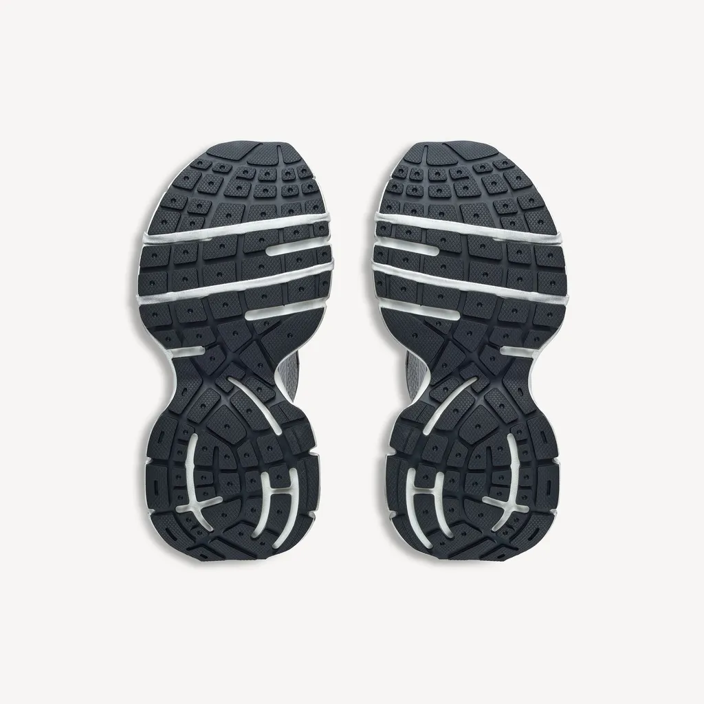 3Xl Split Logo Sneaker