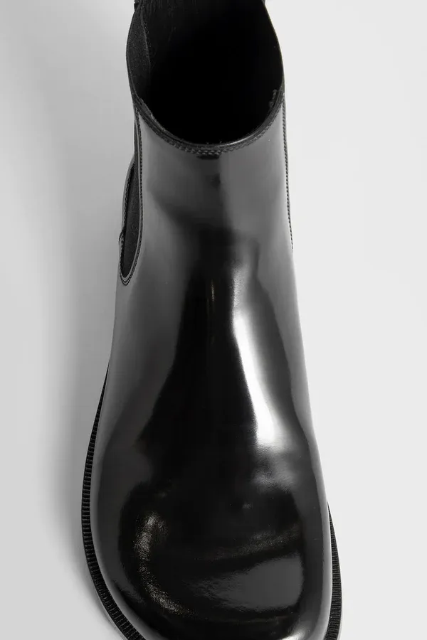 Chelsea Boot In Brushed-Off Calfskin
