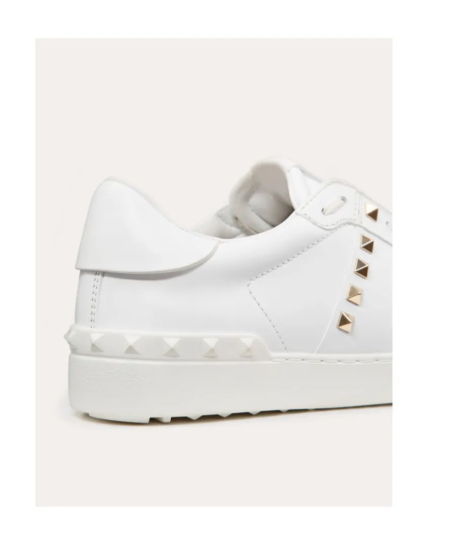 Rivet-Decorated Casual Sneakers