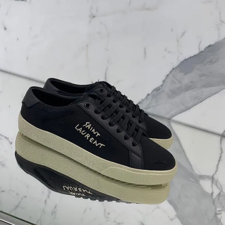 Court Classic Sneakers