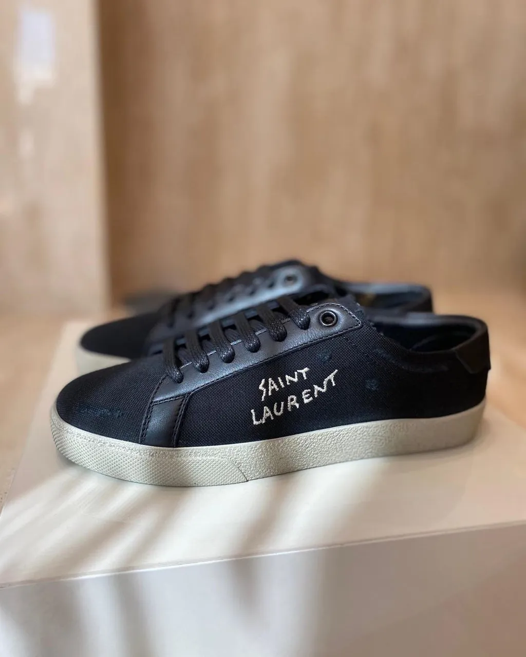 Court Classic Sneakers