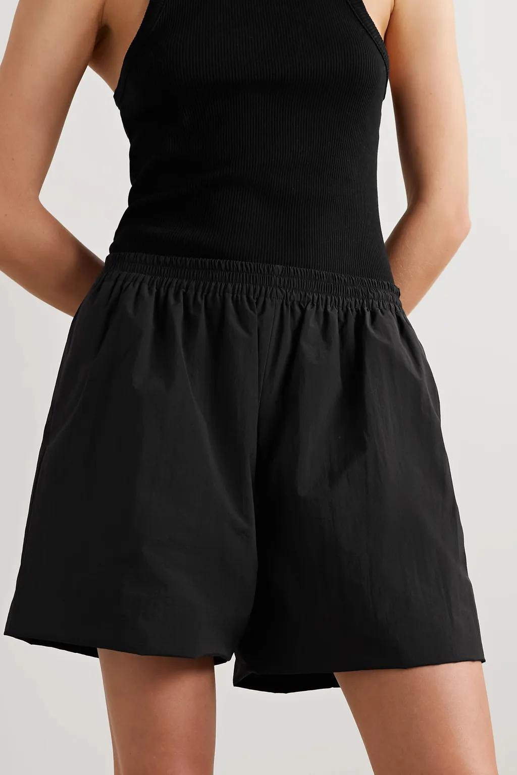 Elastic Waist-Edge Shorts