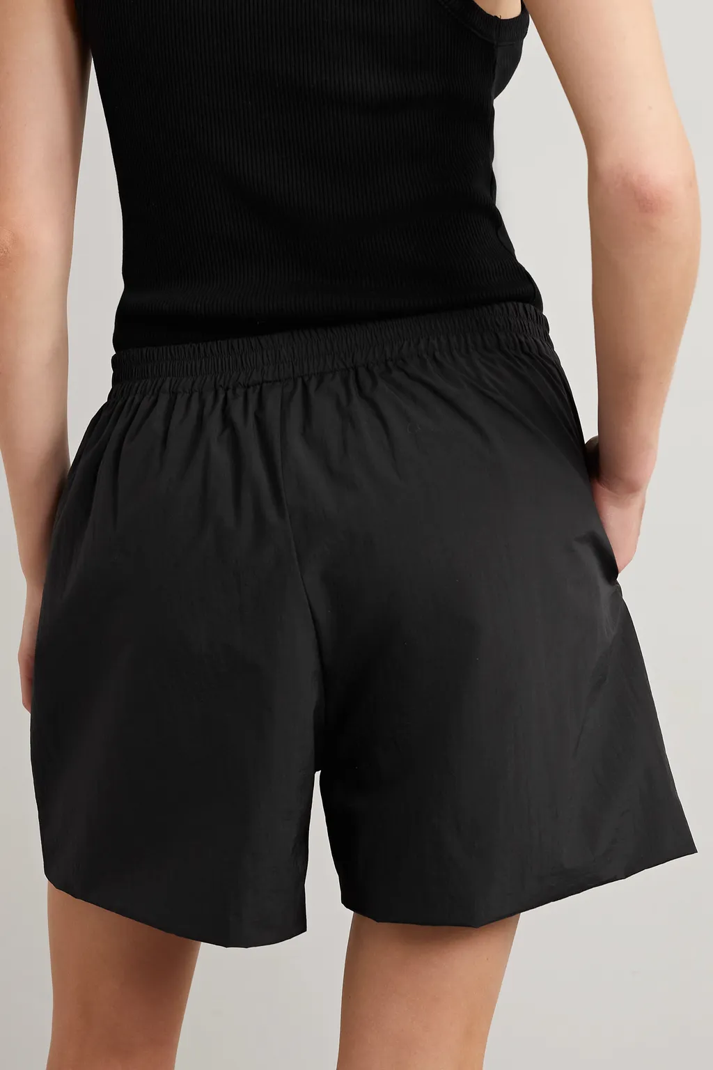 Elastic Waist-Edge Shorts