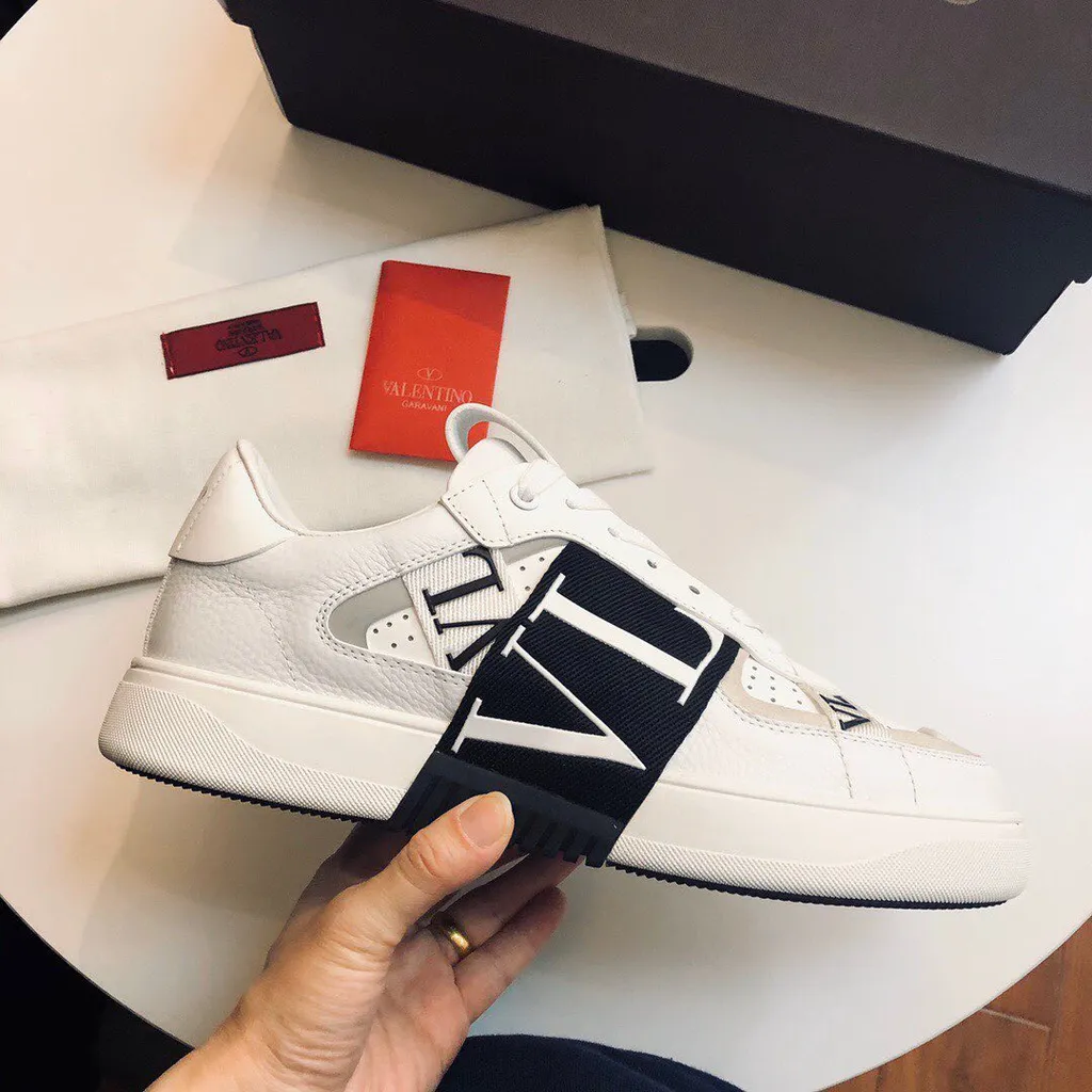 Valentino Vl7N Round Toe Lace-Up Sneakers