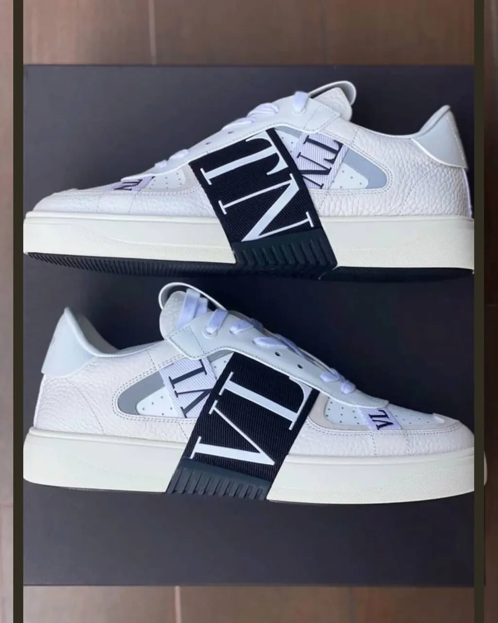 Valentino Vl7N Round Toe Lace-Up Sneakers