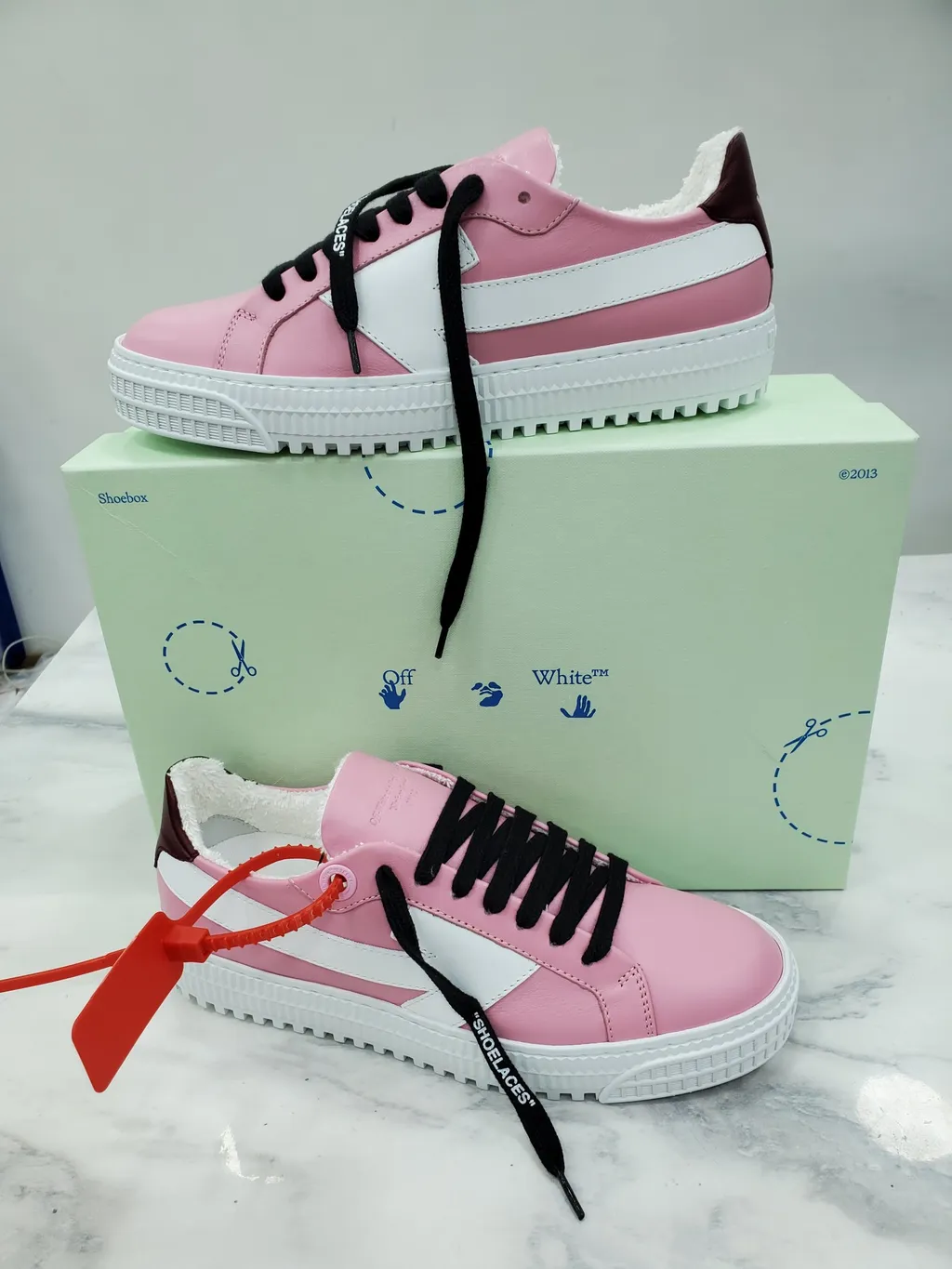 Arrow Sneakers