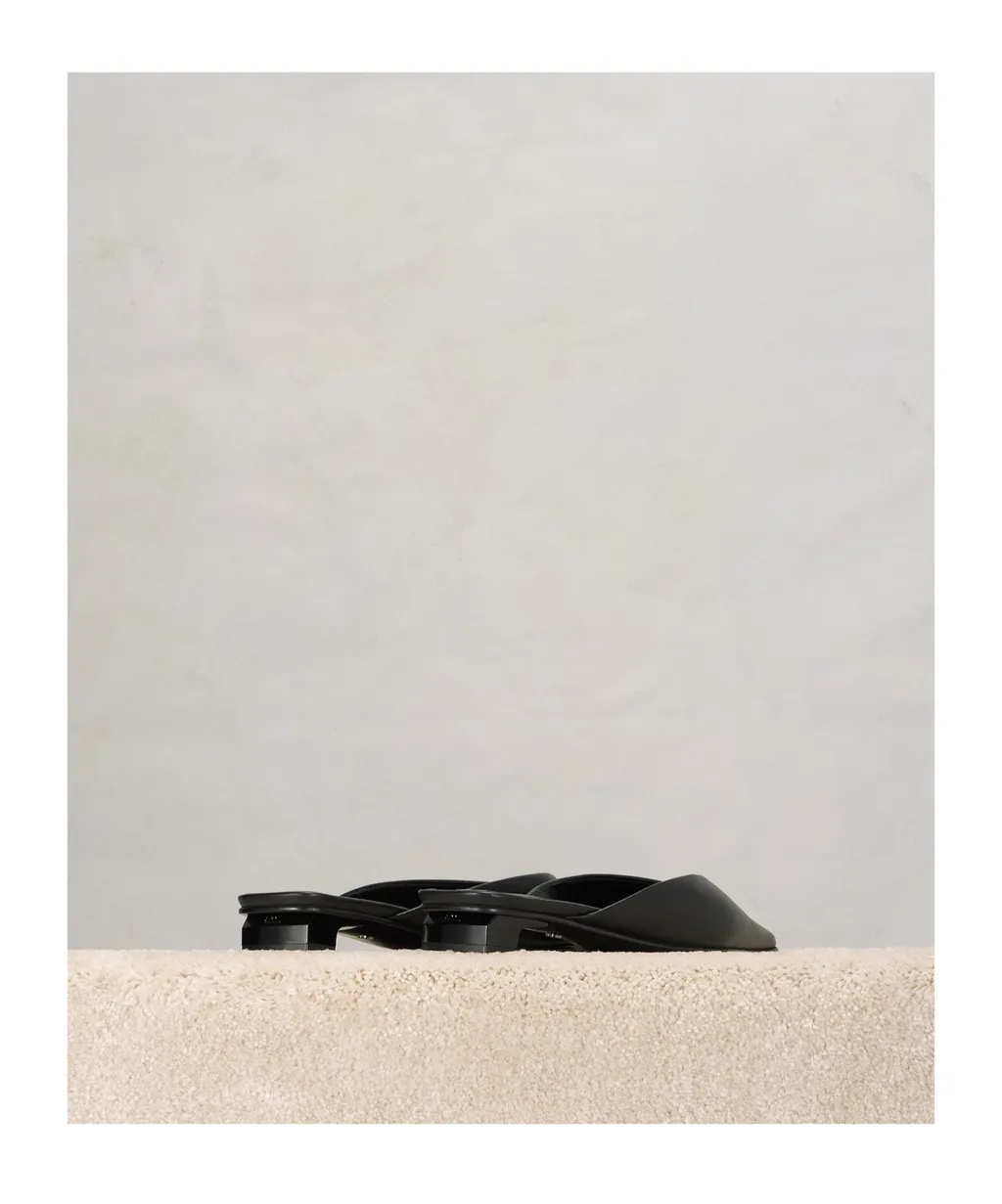 Pointed Flat-Soled Muller Shoes