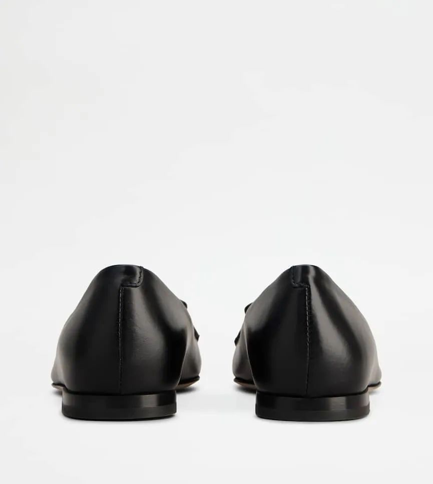 Tod's Chain-Link Detail Flat Shoes