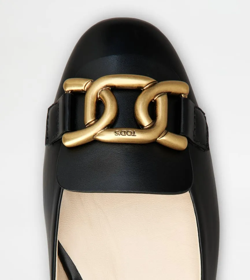 Tod's Chain-Link Detail Flat Shoes