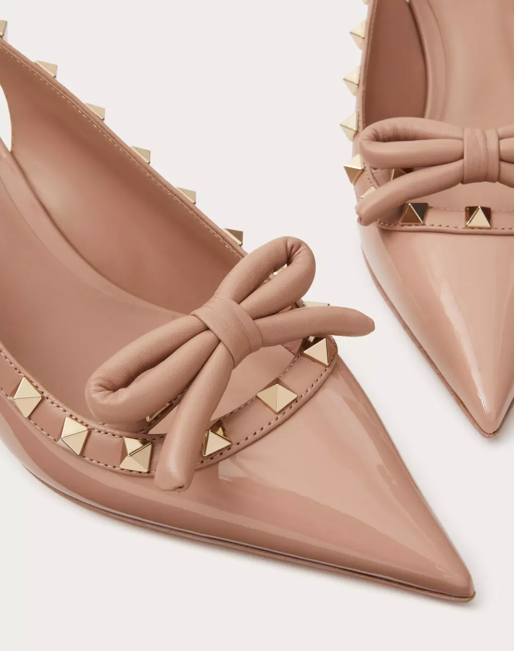 Valentino Garavani Rockstud Bow Detailed Pointed Toe Pumps