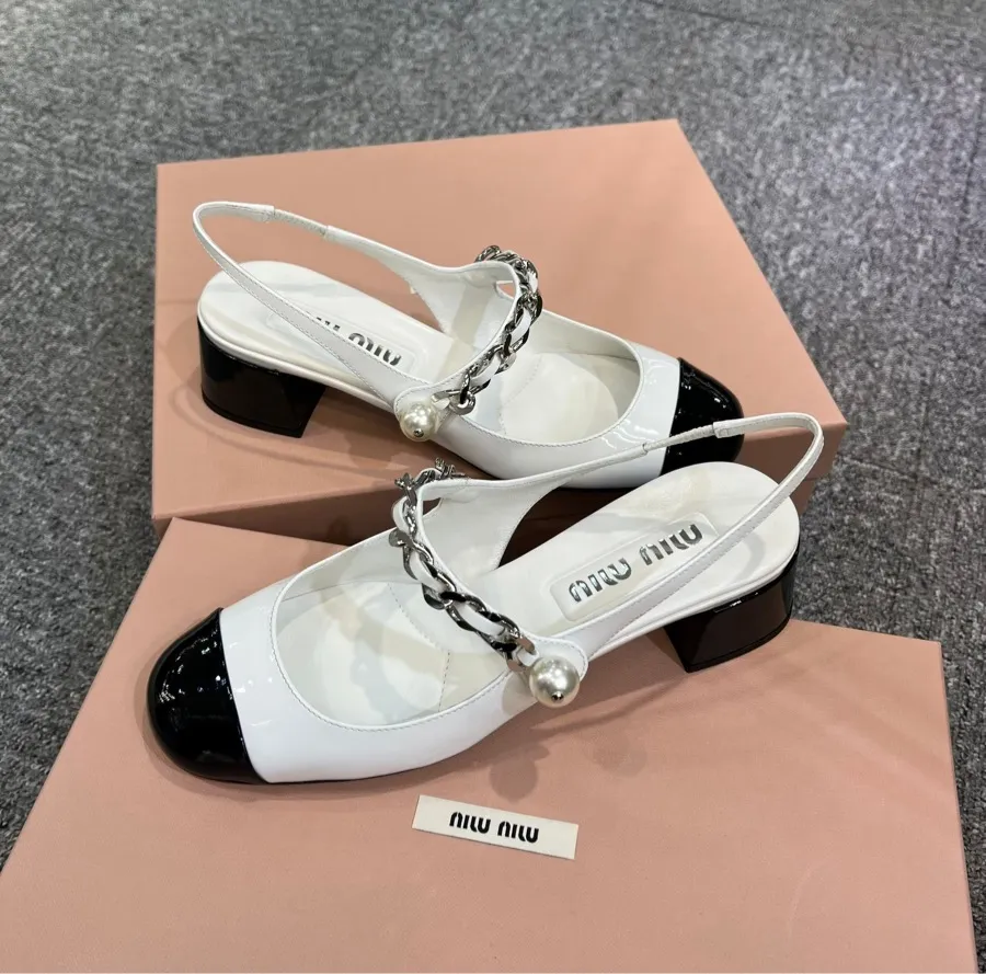 Two-Color Slack-Heeled Heels