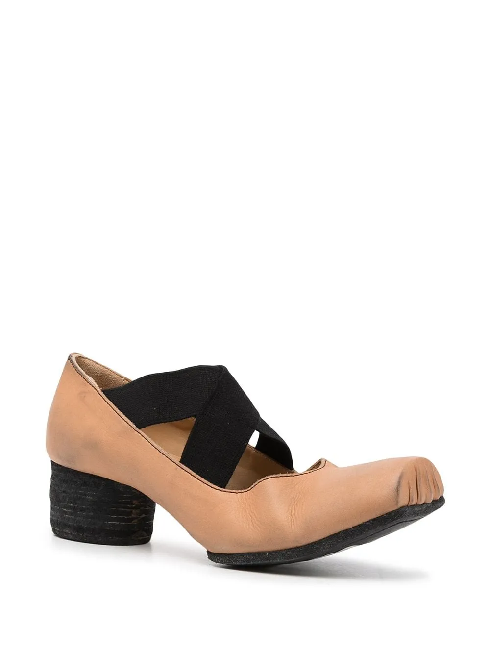 Contrasting Toe-Cap Pumps