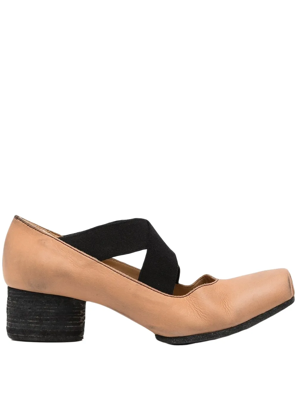 Contrasting Toe-Cap Pumps