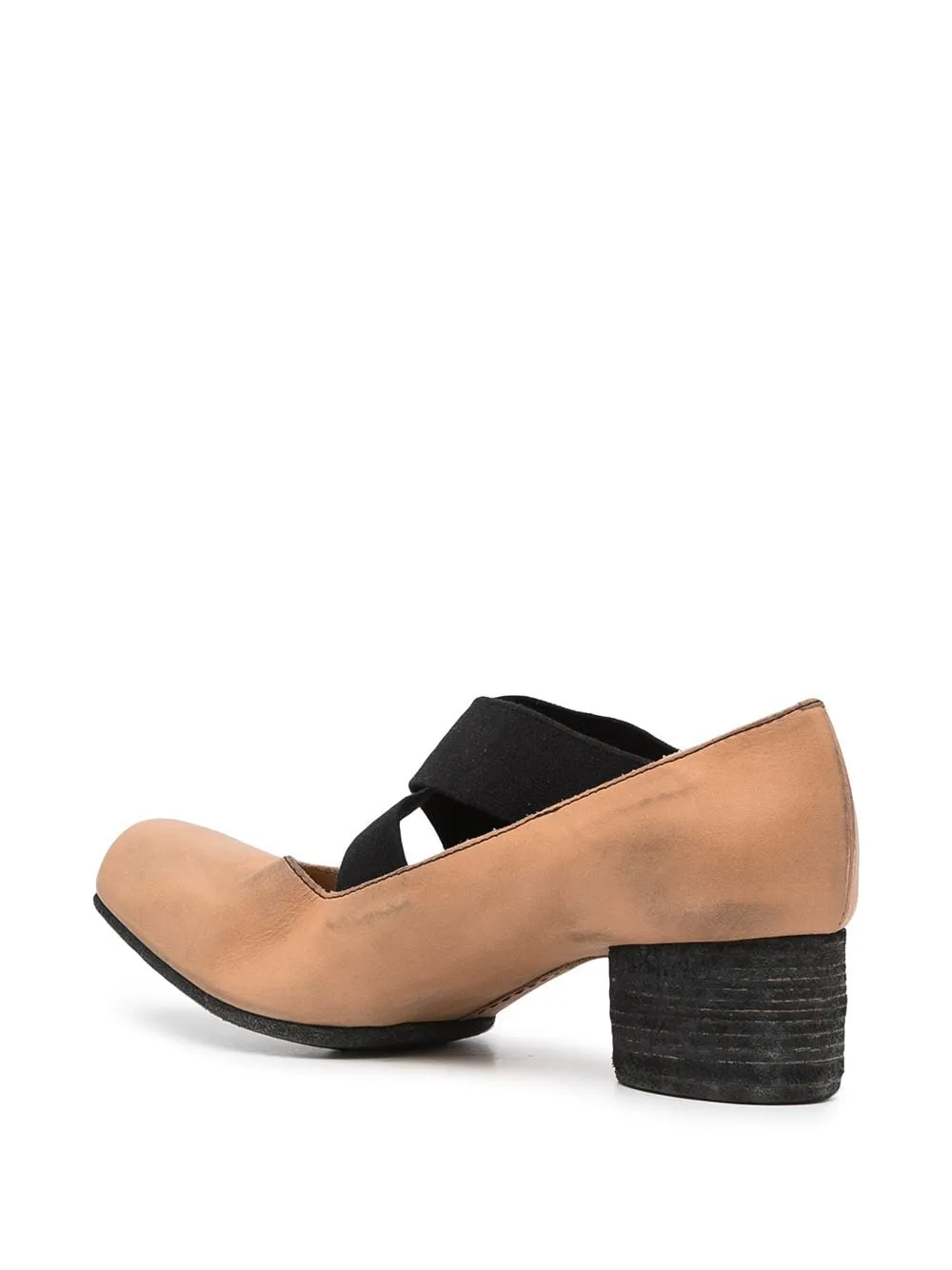 Contrasting Toe-Cap Pumps