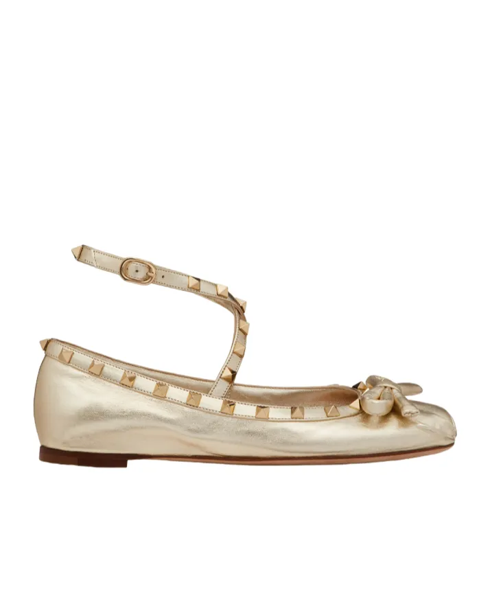 Valentino Garavani Rockstud Bow Detailed Ballerina Shoes