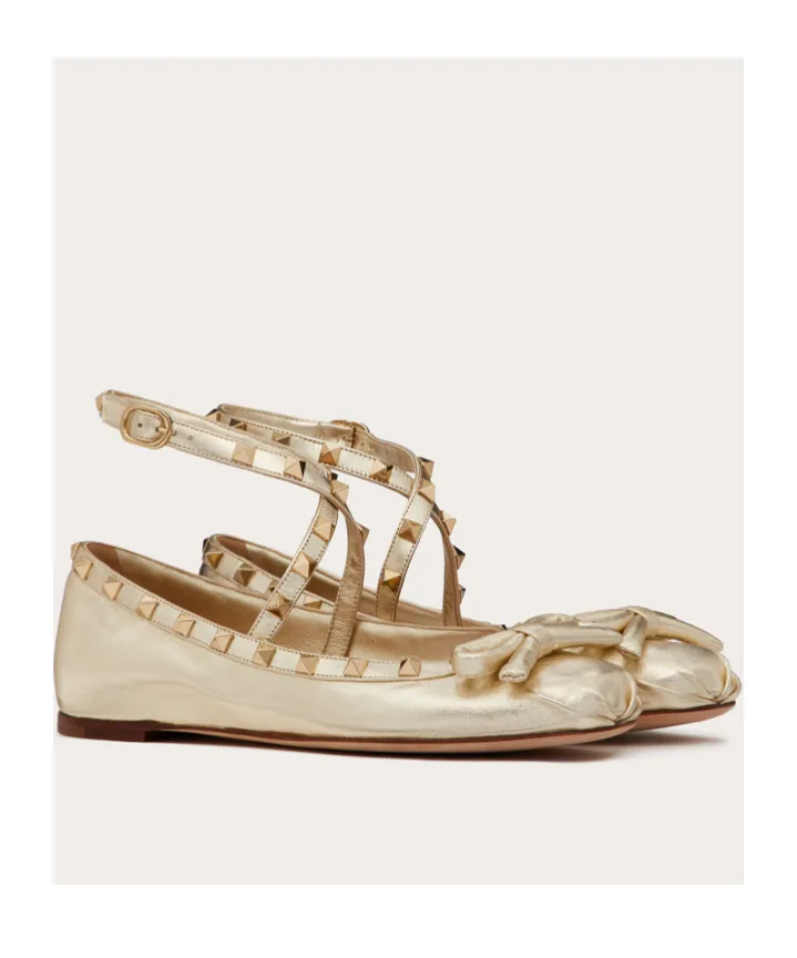 Valentino Garavani Rockstud Bow Detailed Ballerina Shoes