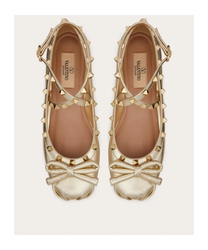 Valentino Garavani Rockstud Bow Detailed Ballerina Shoes