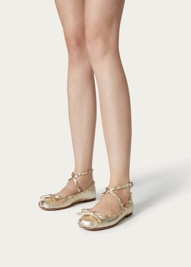 Valentino Garavani Rockstud Bow Detailed Ballerina Shoes
