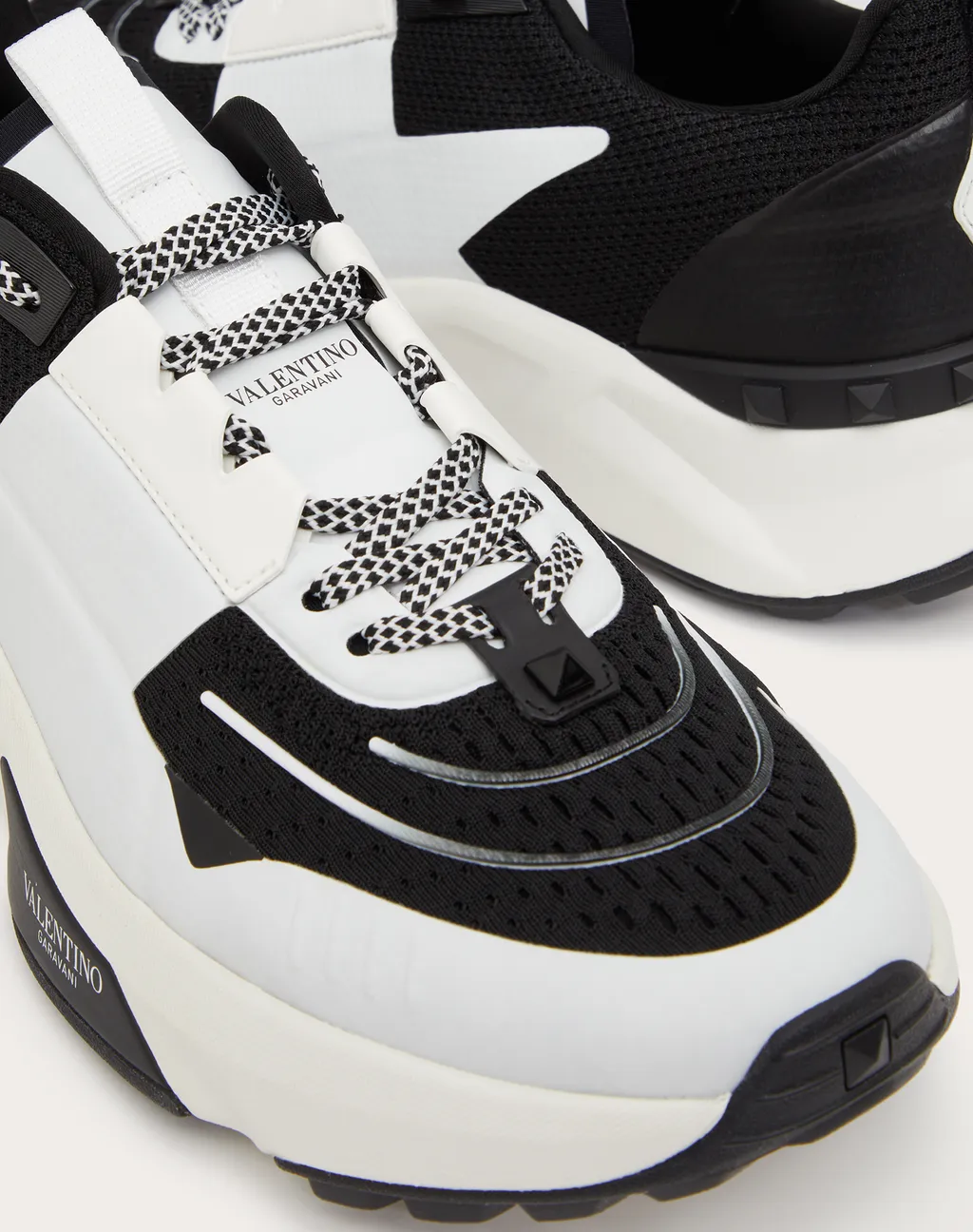 Round-Head Sneakers