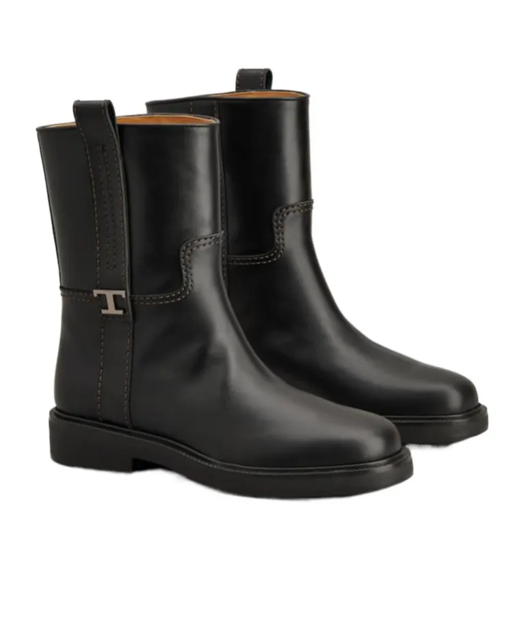 Tod's Round Toe Ankle Boots