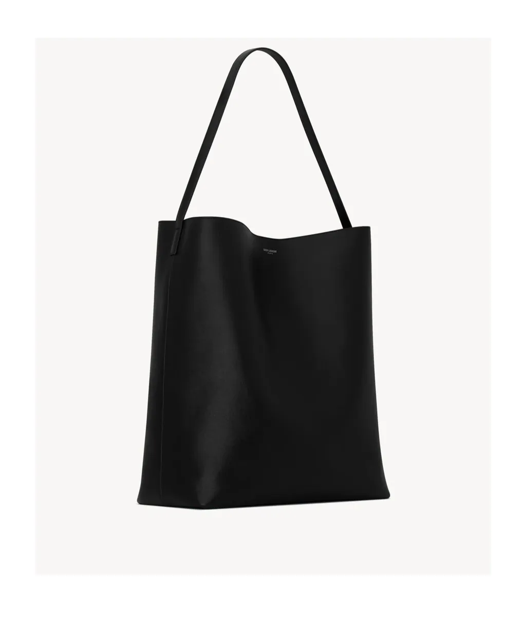 Bold Hobo Bag In Smooth Leather