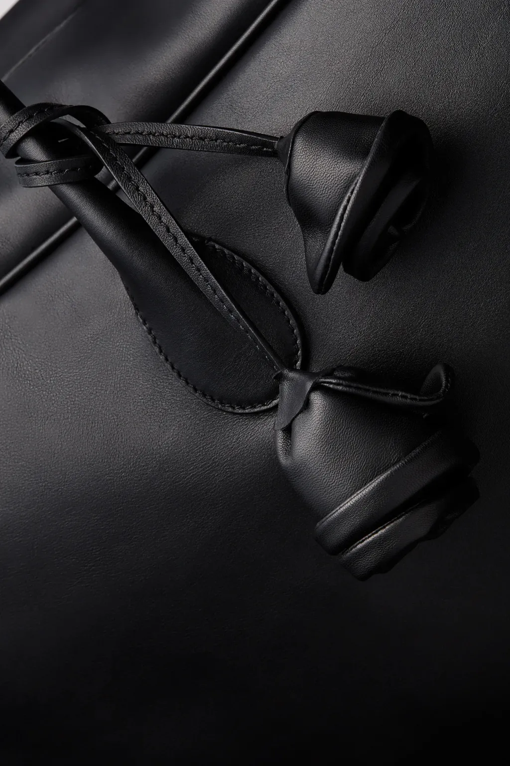 Travel Brigitte Bag In Black Leather