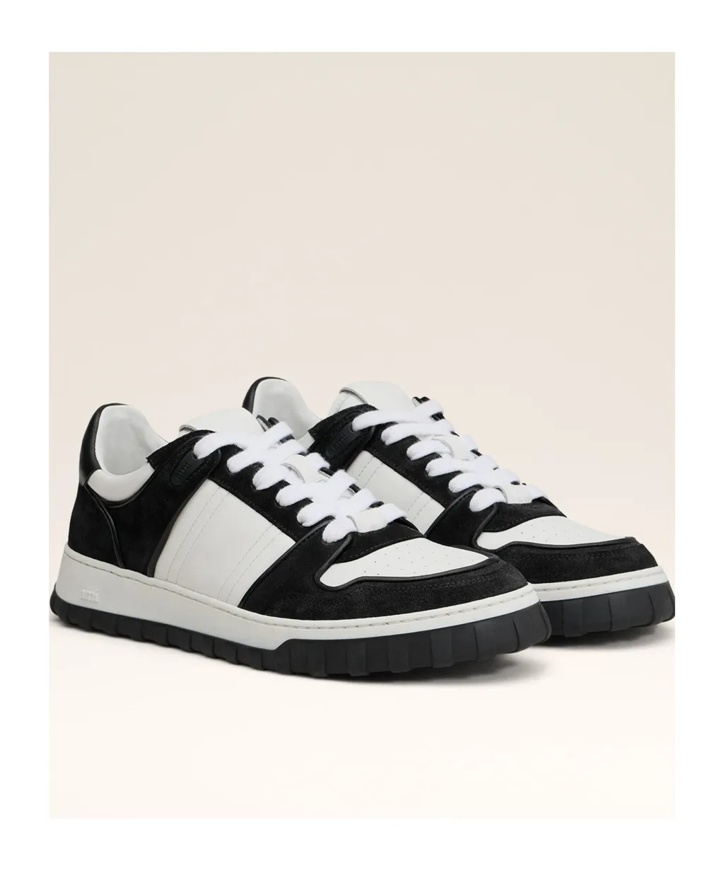 Ami Logo Embossed Low-Top Sneakers