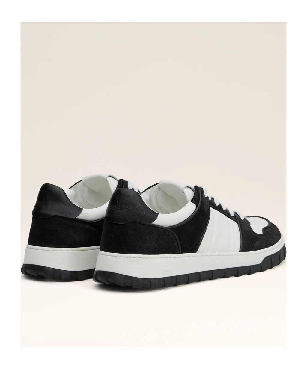 Ami Logo Embossed Low-Top Sneakers