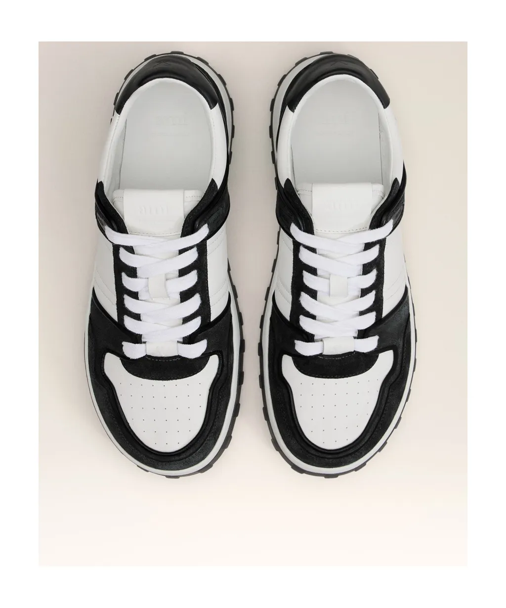 Ami Logo Embossed Low-Top Sneakers