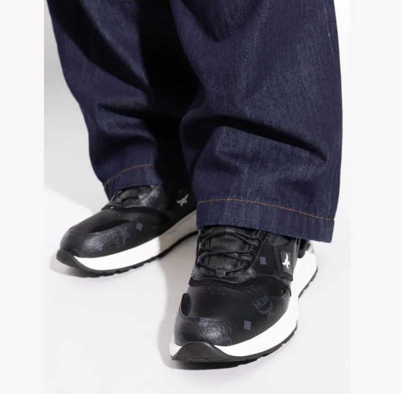Round-Head Sneakers