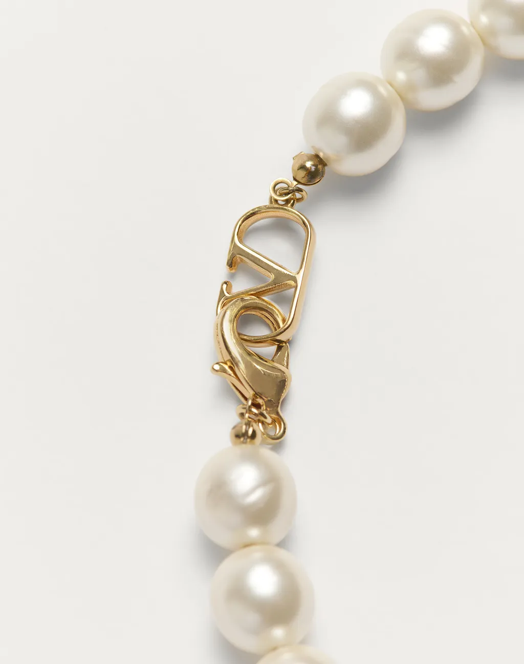 Valentino Coeur Royal Vlogo Signature Necklace