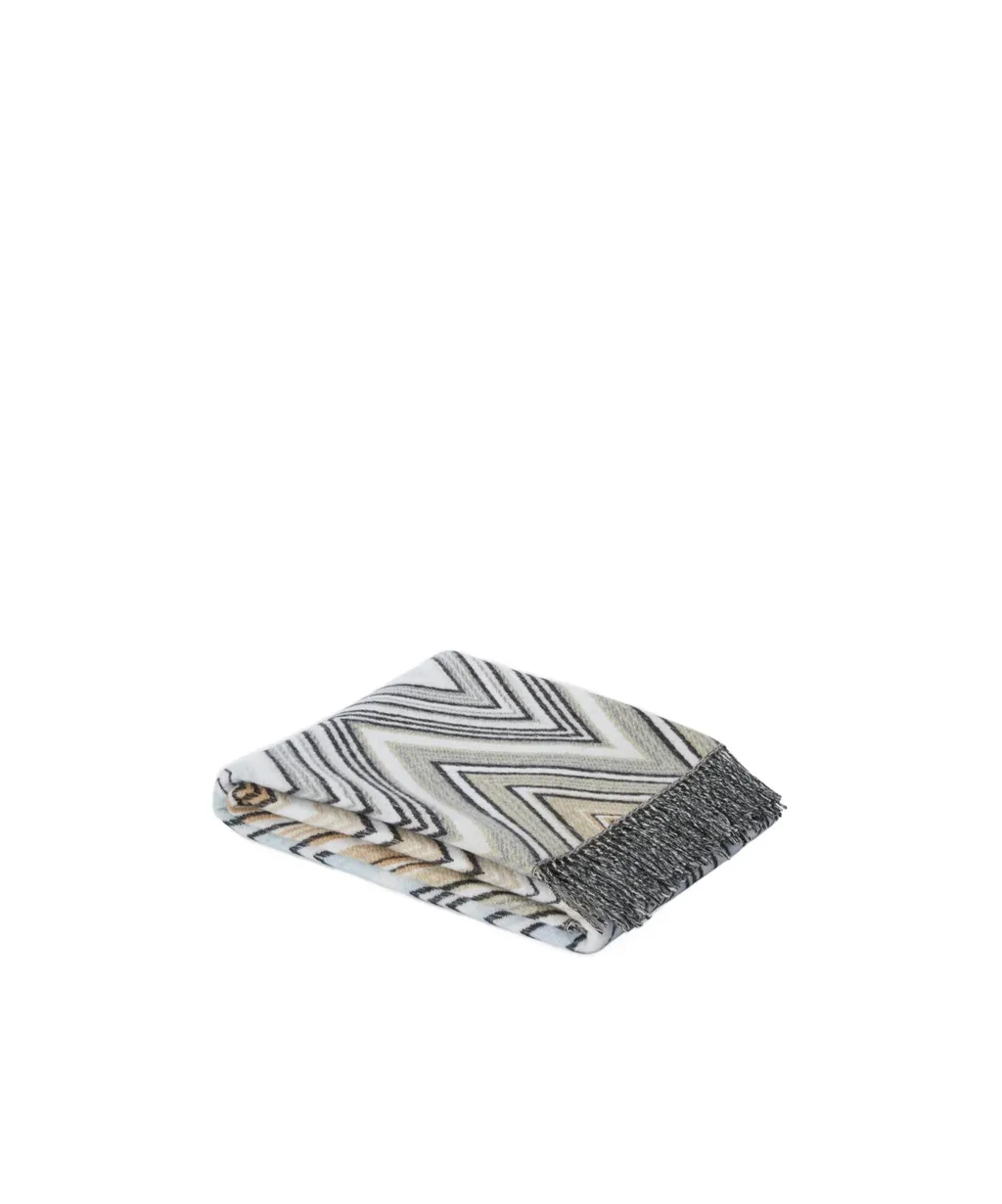 Zigzag-Design Blanket