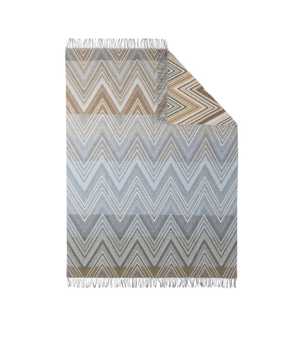 Zigzag-Design Blanket