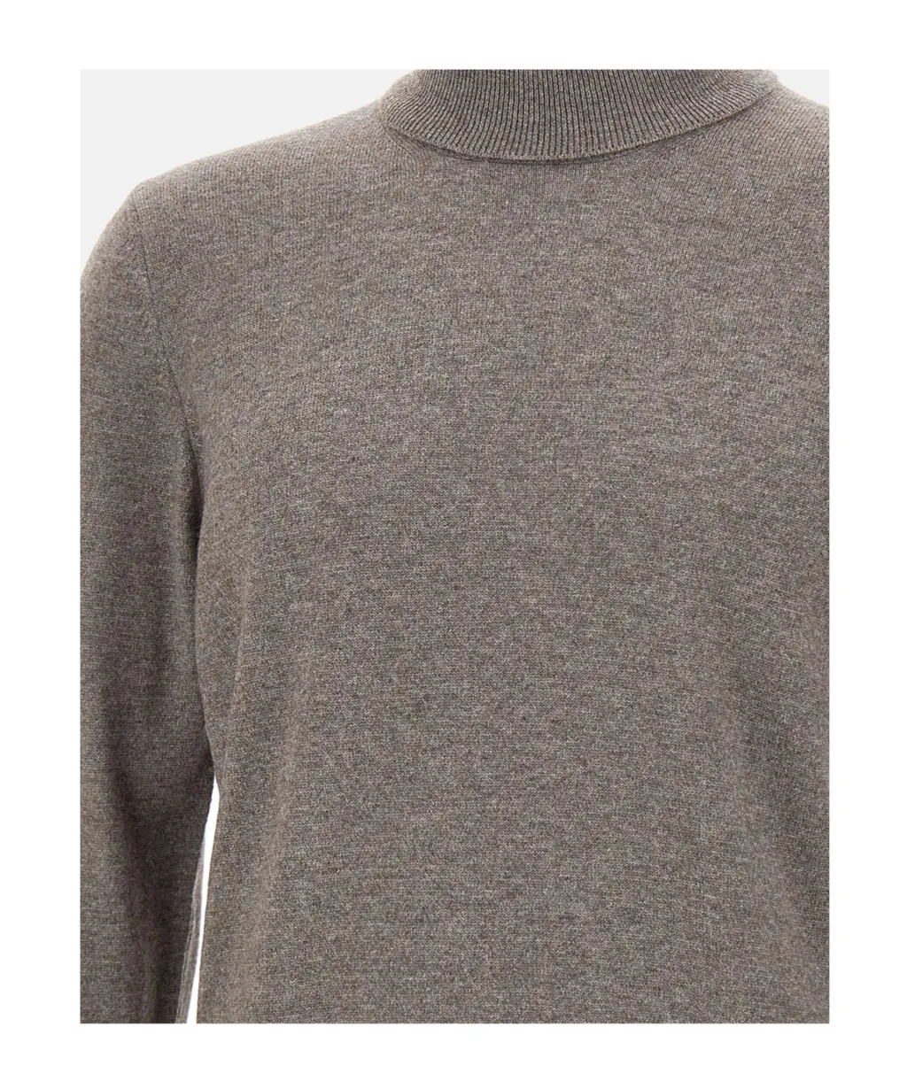 Long-Sleeved Pullover